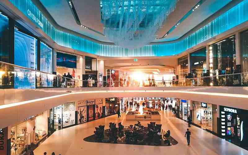 Iluminación comercial: cómo influye en el comportamiento del consumidor