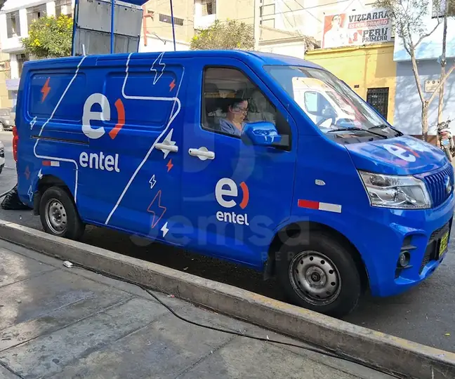 Rotulado vehicular para activación de marca – Entel